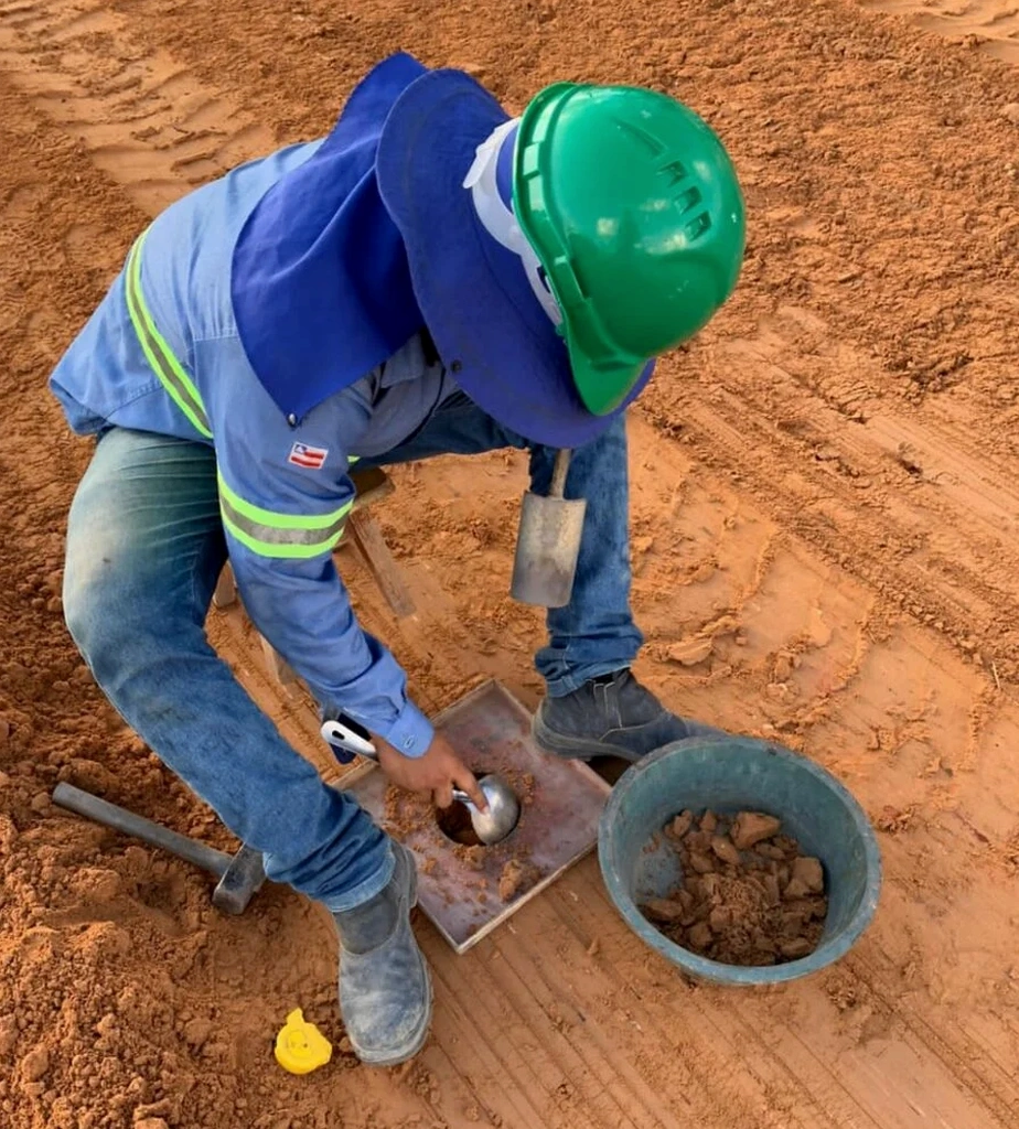 Essai de densité sur site par cône de sable à Perpignan